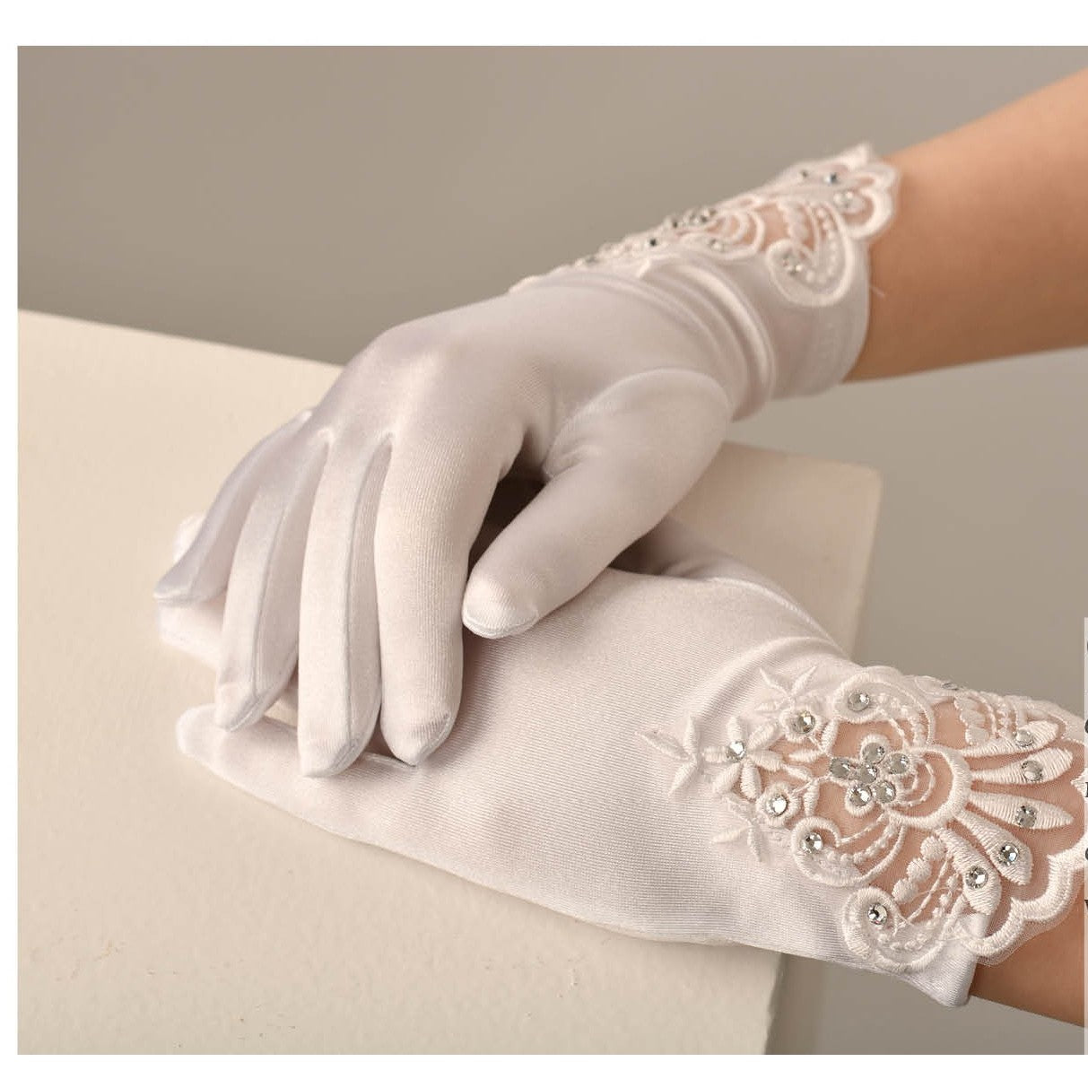 Girls Sweetie Pie Lace Detail Gloves G6